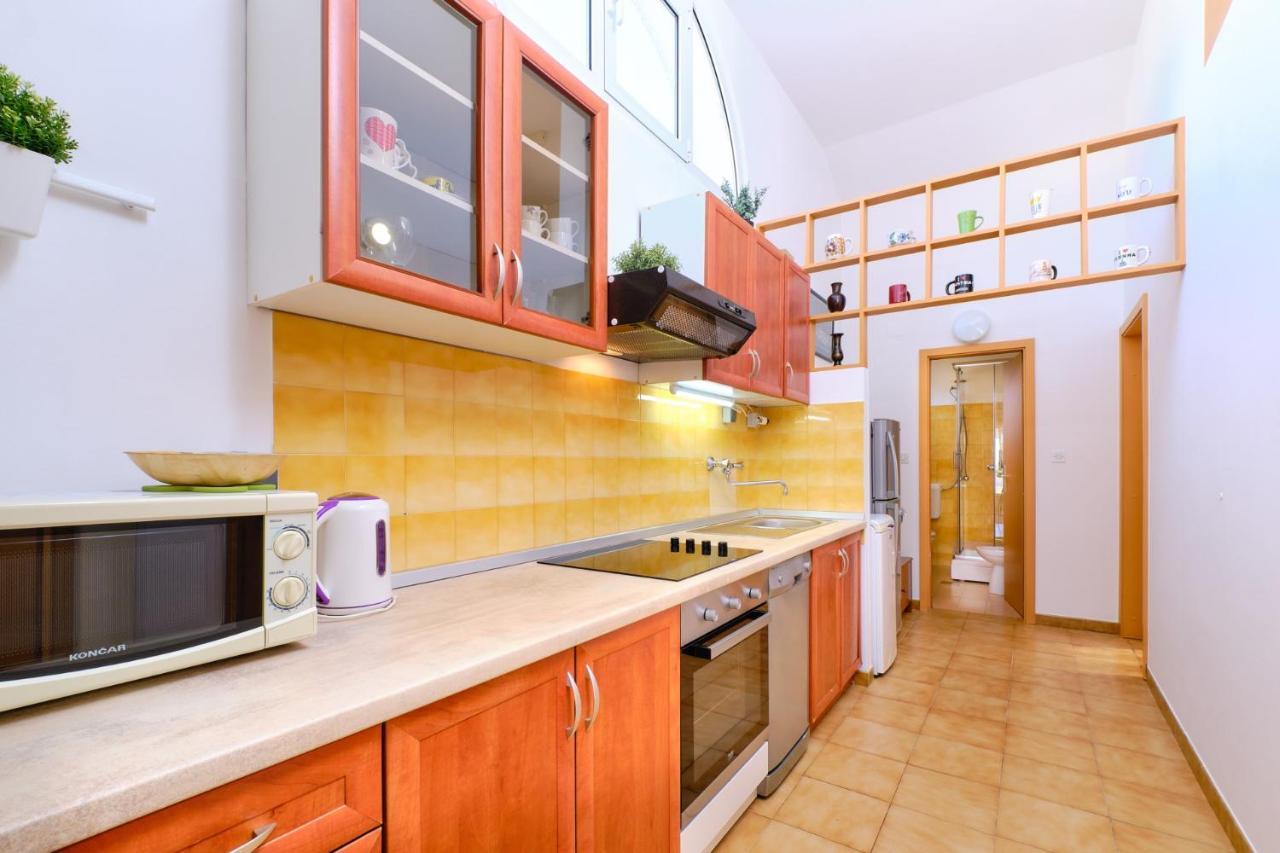 Apartments Vanda Mali Lošinj Eksteriør billede