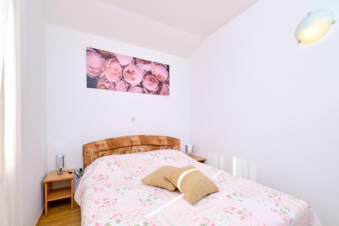 Apartments Vanda Mali Lošinj Eksteriør billede